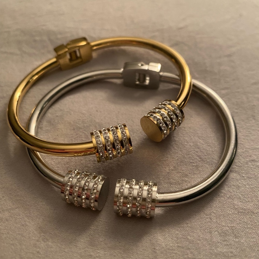 Stainless steel bracelets. High quality!! You choose color.